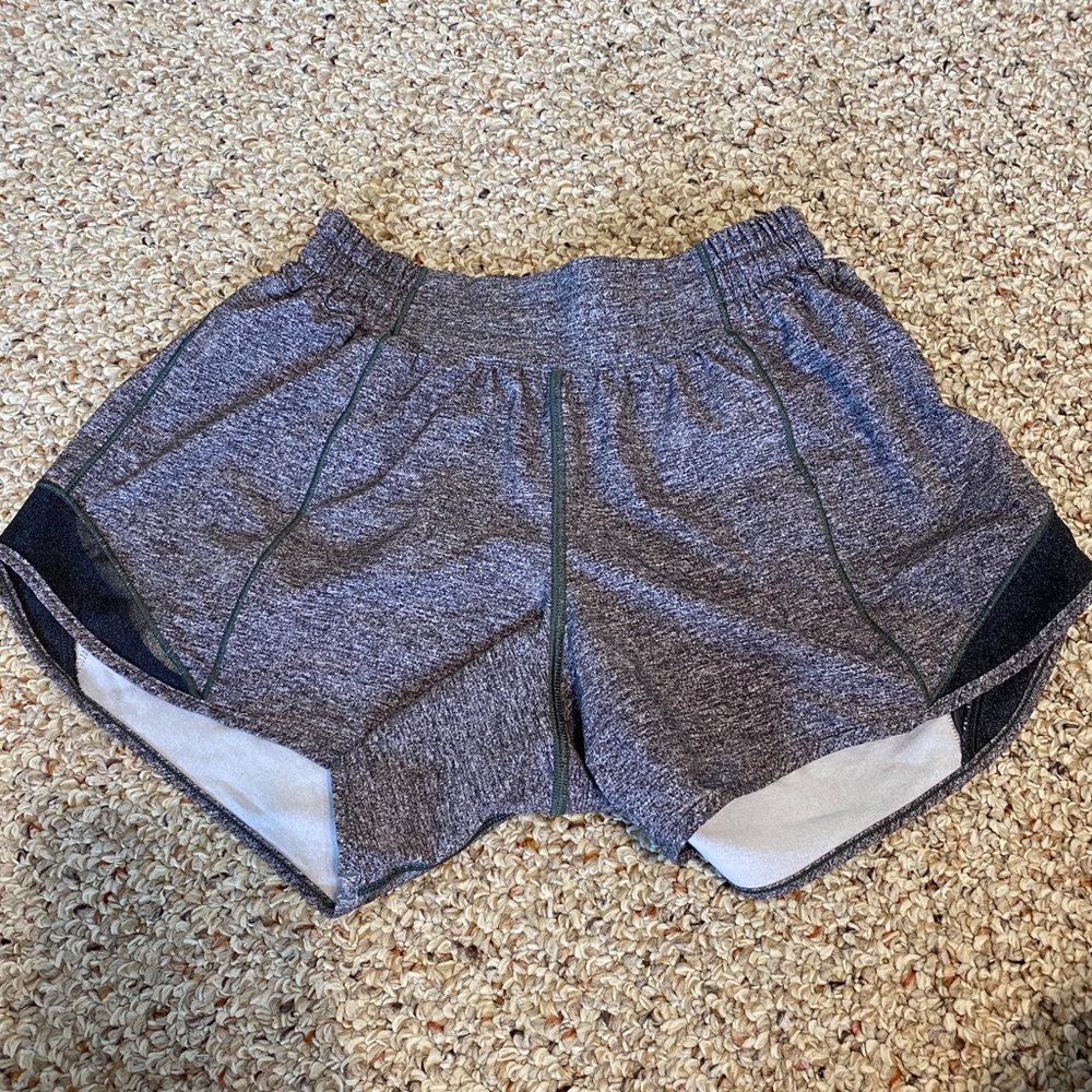 lululemon hotty hots size 4 tall